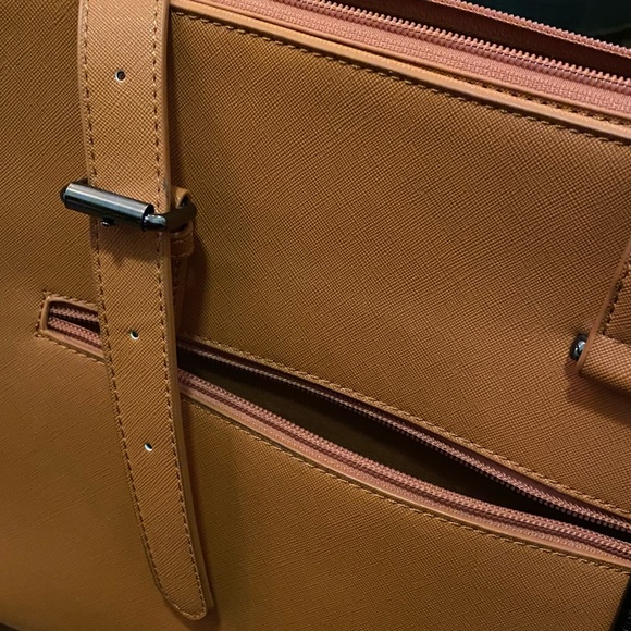 Burnt orange faux leather laptop tote - Picture 4 of 7